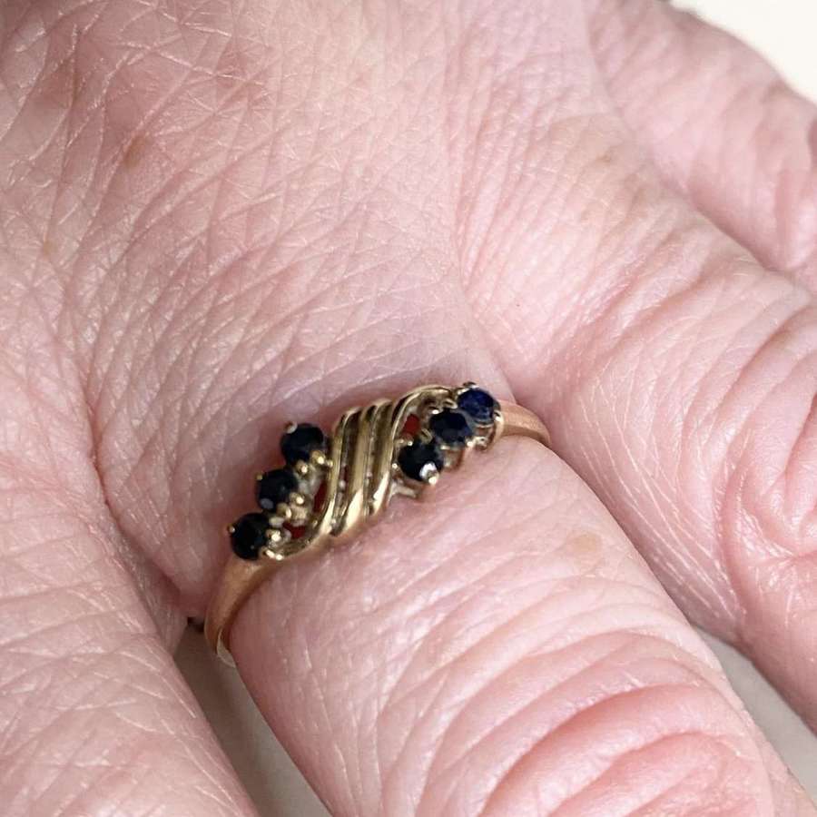 Vintage 9ct Gold and Sapphire Ring