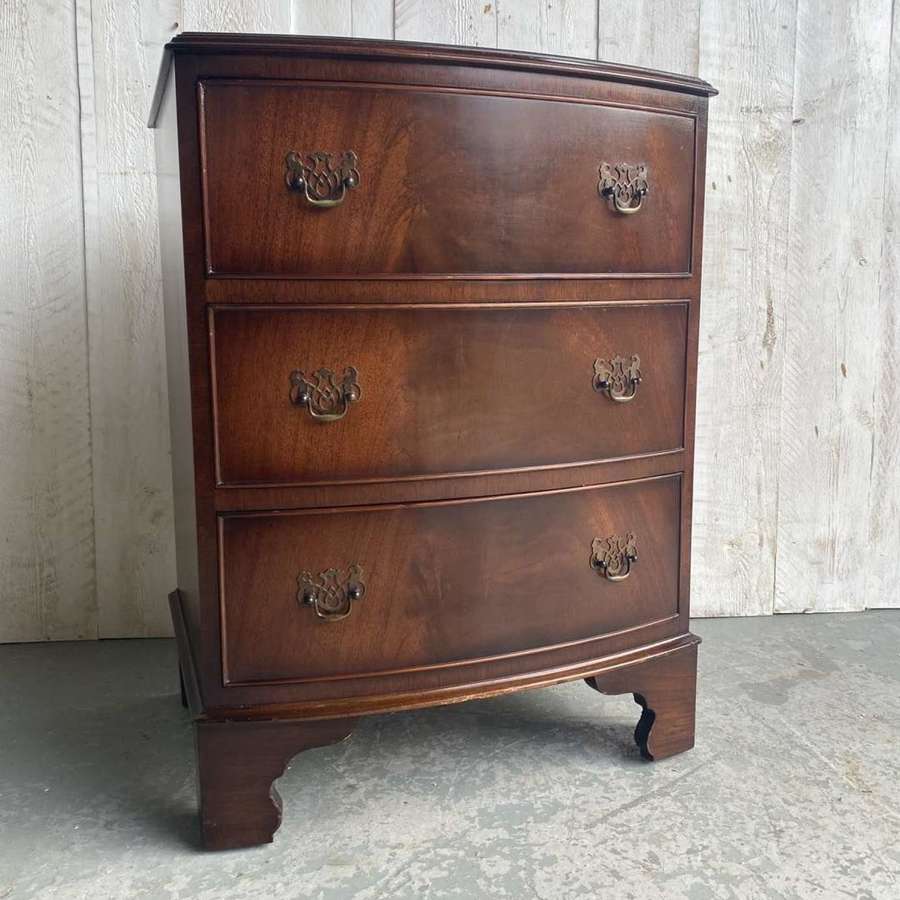 Mahogany Compact Chest of Drawers